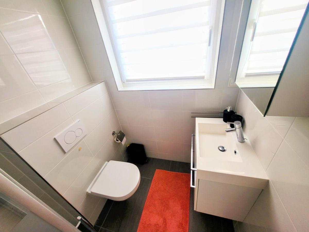 Calm And Modern Apartment Eischen Екстер'єр фото