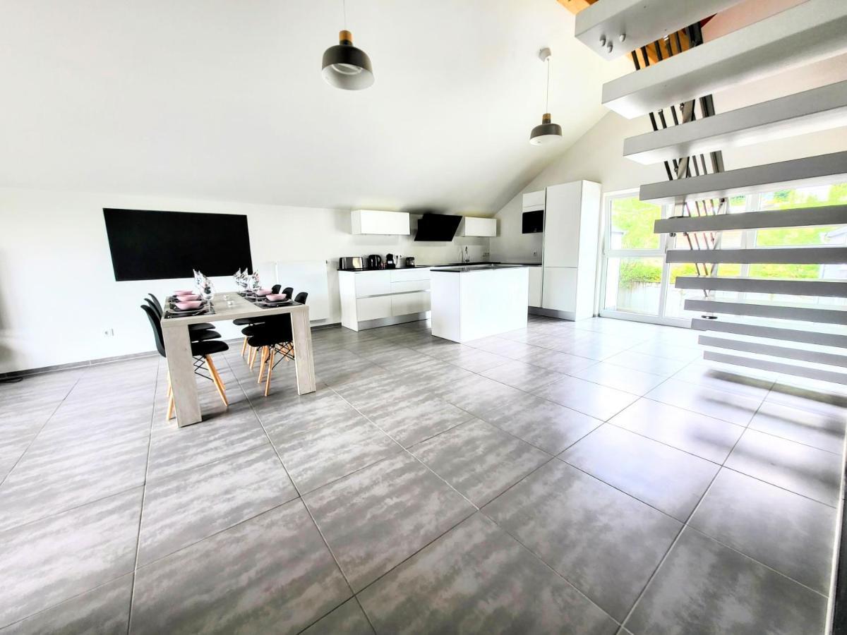 Calm And Modern Apartment Eischen Екстер'єр фото